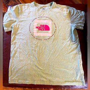 Women’s North Face TShirt Sz Medium